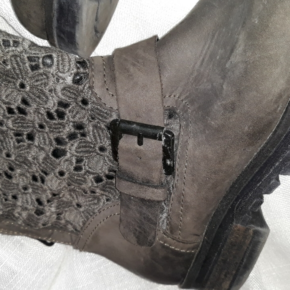 Miu Miu brown leather and lace womens shin high boots. Made in Italy. Size 8.5 - Picture 2 of 11